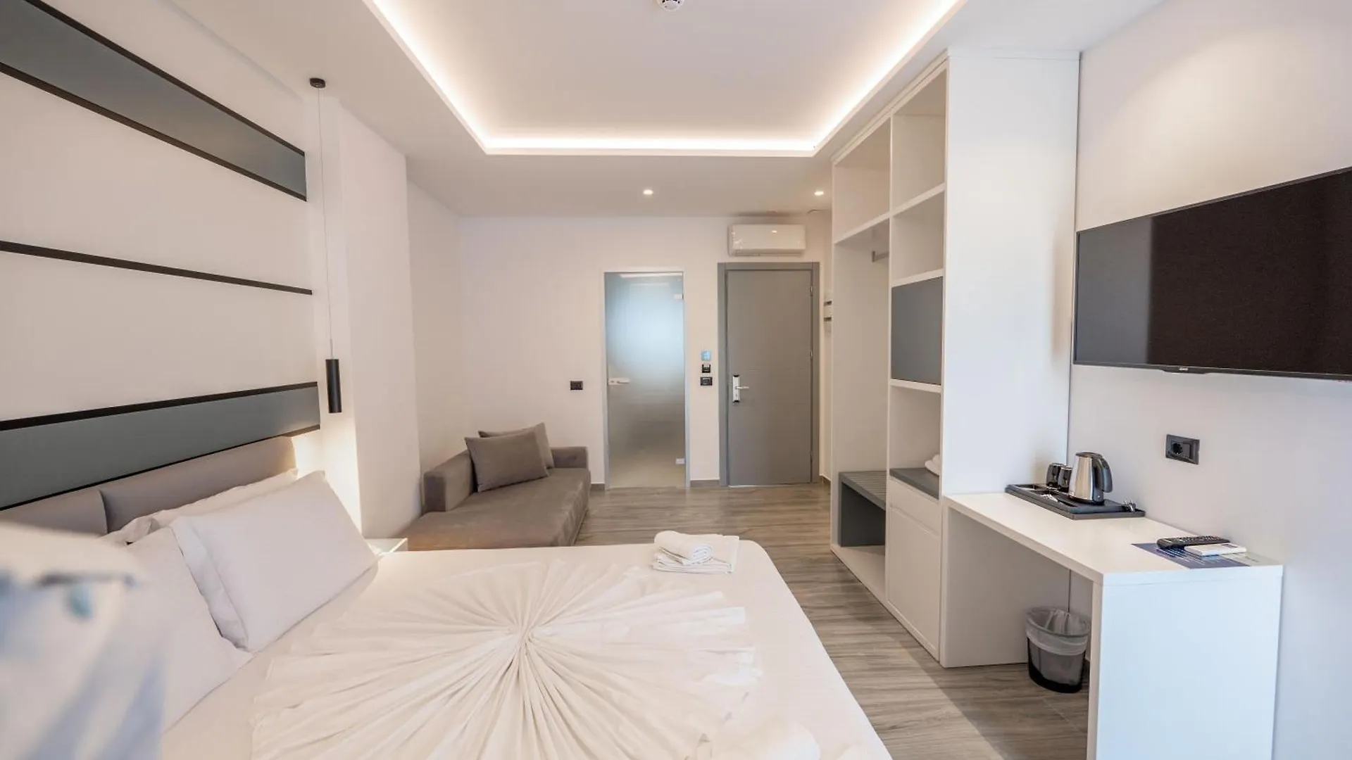 Admiro Hotel Ksamil 4*,